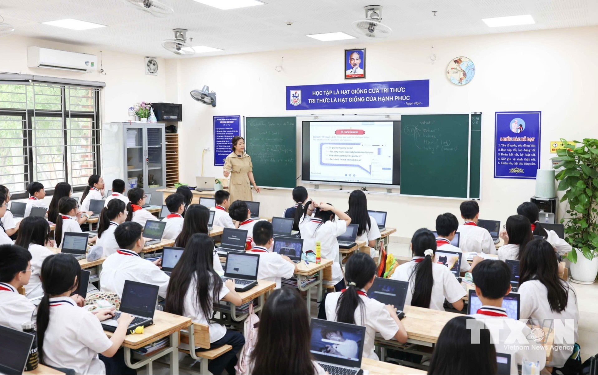 Việc triển khai mở rộng mô hình được dựa trên kết quả đánh giá thực tế từ Giai đoạn 1 (năm học 2025-2026), đảm bảo tính kế thừa, khả thi và phù hợp với điều kiện thực tế của nhà trường. (Ảnh: Thanh Tùng/TTXVN)